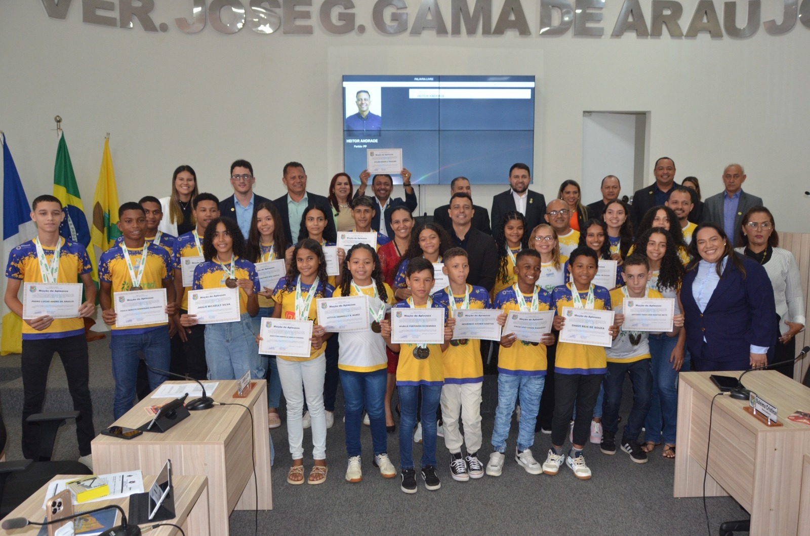 22ª Sessão: Câmara de Porto Nacional homenageia atletas do Badminton  e convoca novos aprovados do concurso público 