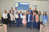 Câmara Municipal de Porto Nacional realiza 33ª Sessão Ordinária e homenageia assistente social Stelamaris Alves Ribeiro