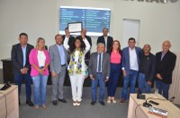 Câmara Municipal realiza 12ª sessão ordinária e entrega moção de aplausos a  Jornalista Maju Cotrim 