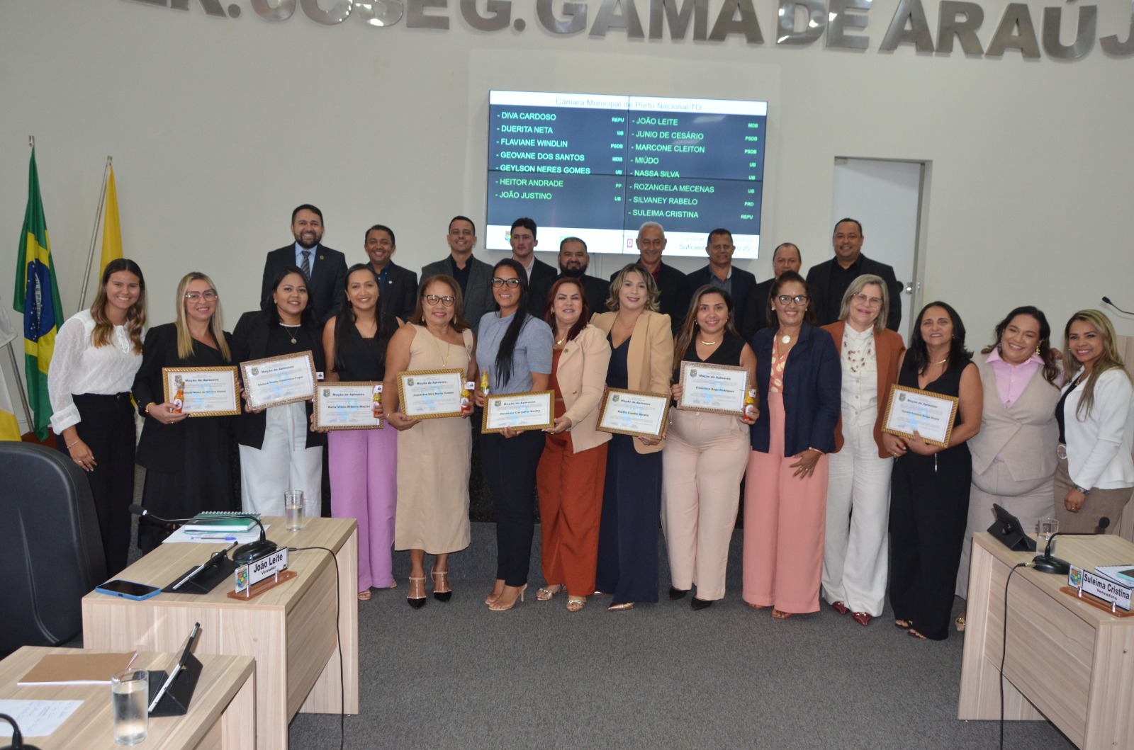 Câmara Municipal realiza 13ª sessão ordinária com entrega de moção de aplausos a líderes mulheres 