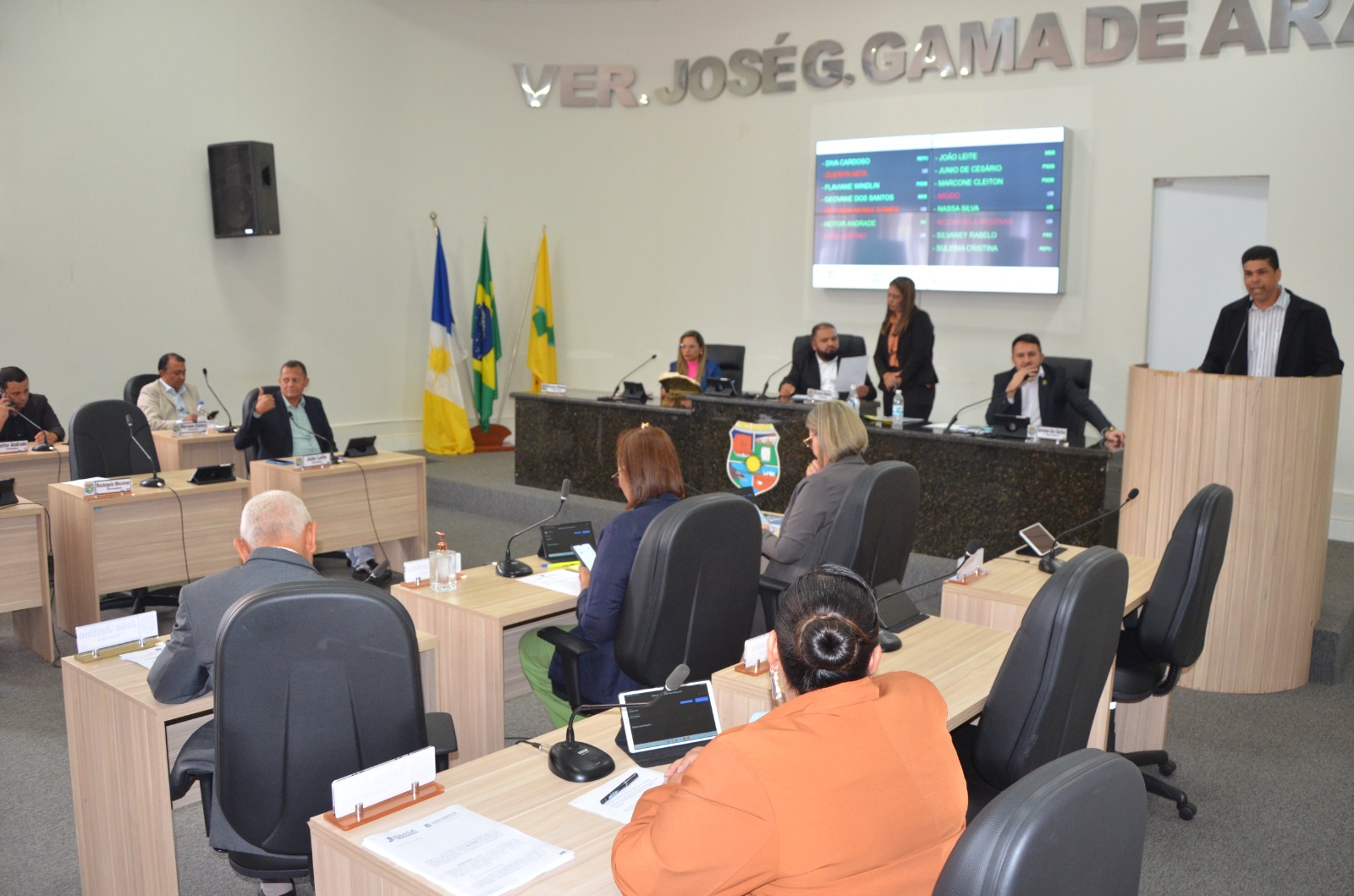 Câmara Municipal realiza 9ª sessão ordinária com homenagens as mulheres
