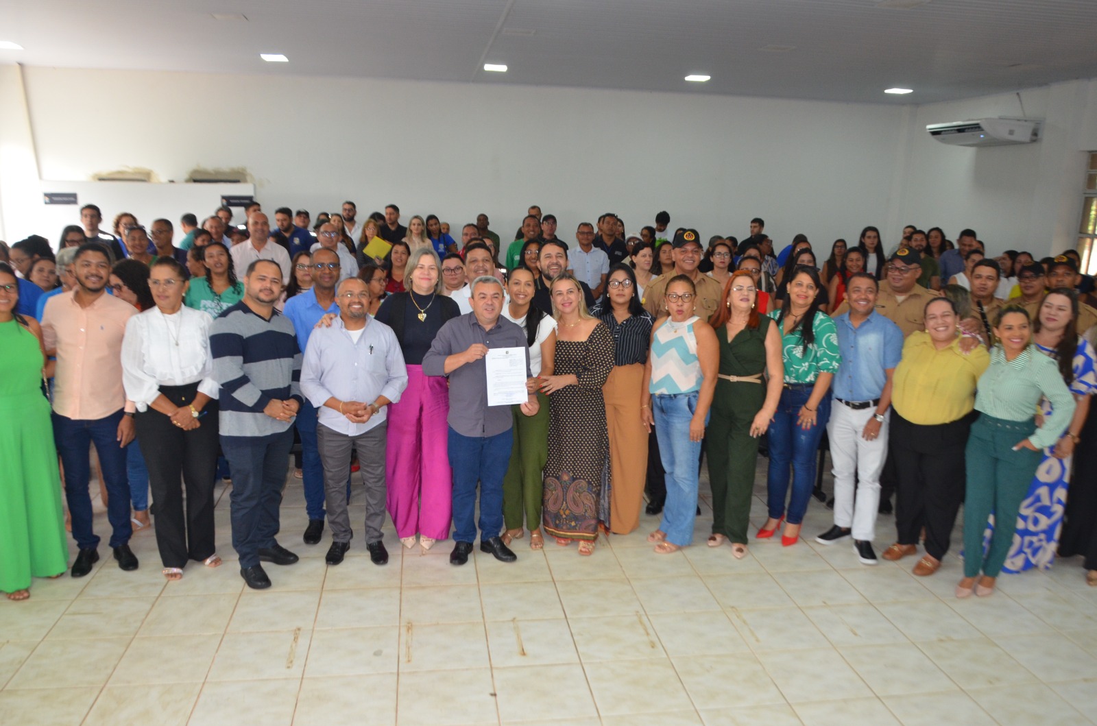 Câmara participa de solenidade que marca assinatura de  pagamento de  benefícios para funcionários efetivos da Prefeitura de Porto Nacional