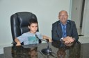 Criança realiza sonho ao conhecer a Câmara Municipal de Porto Nacional 