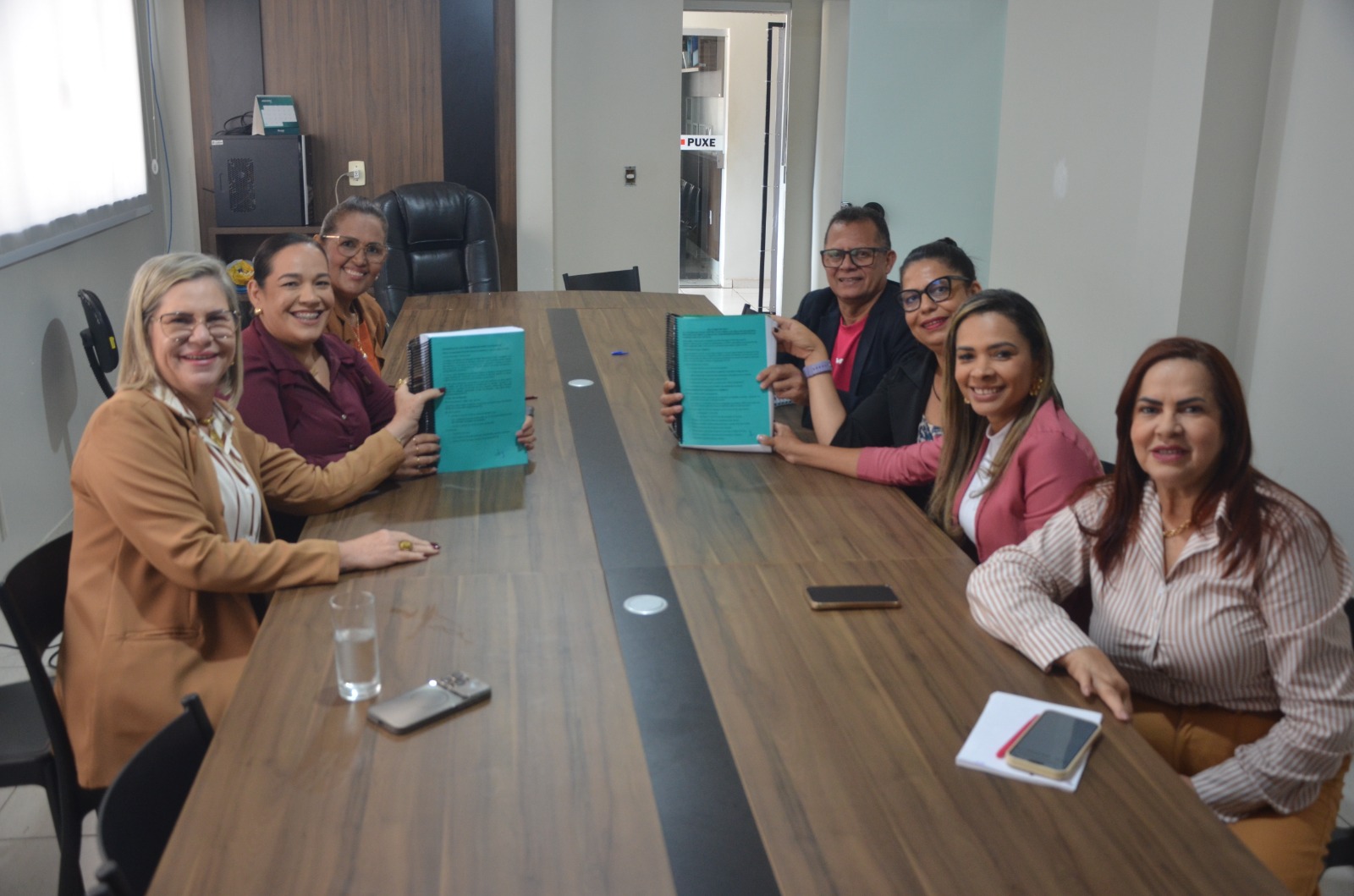 PCCR e piso salarial pautam encontro entre Comissão da Educação e representante dos professores em Porto Nacional