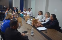 Secretária de Saúde se reúne com vereadores na Câmara e atualiza demandas da sede e Luzimangues